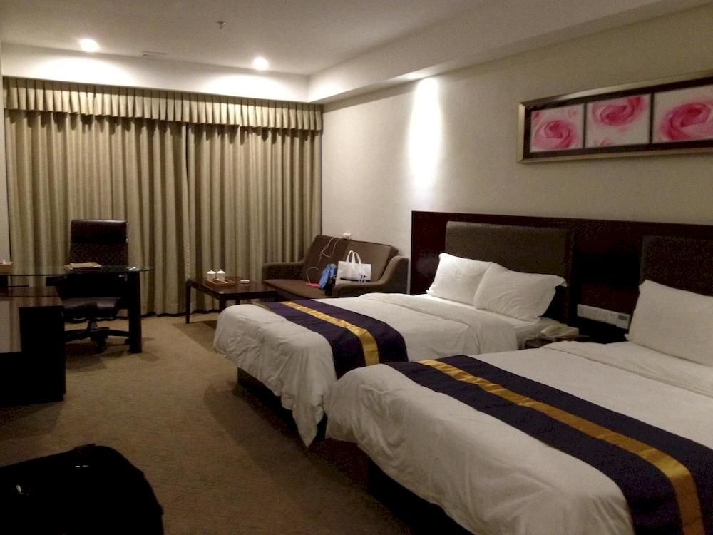 Zhuhai Platinum Holiday Hotel Exterior photo