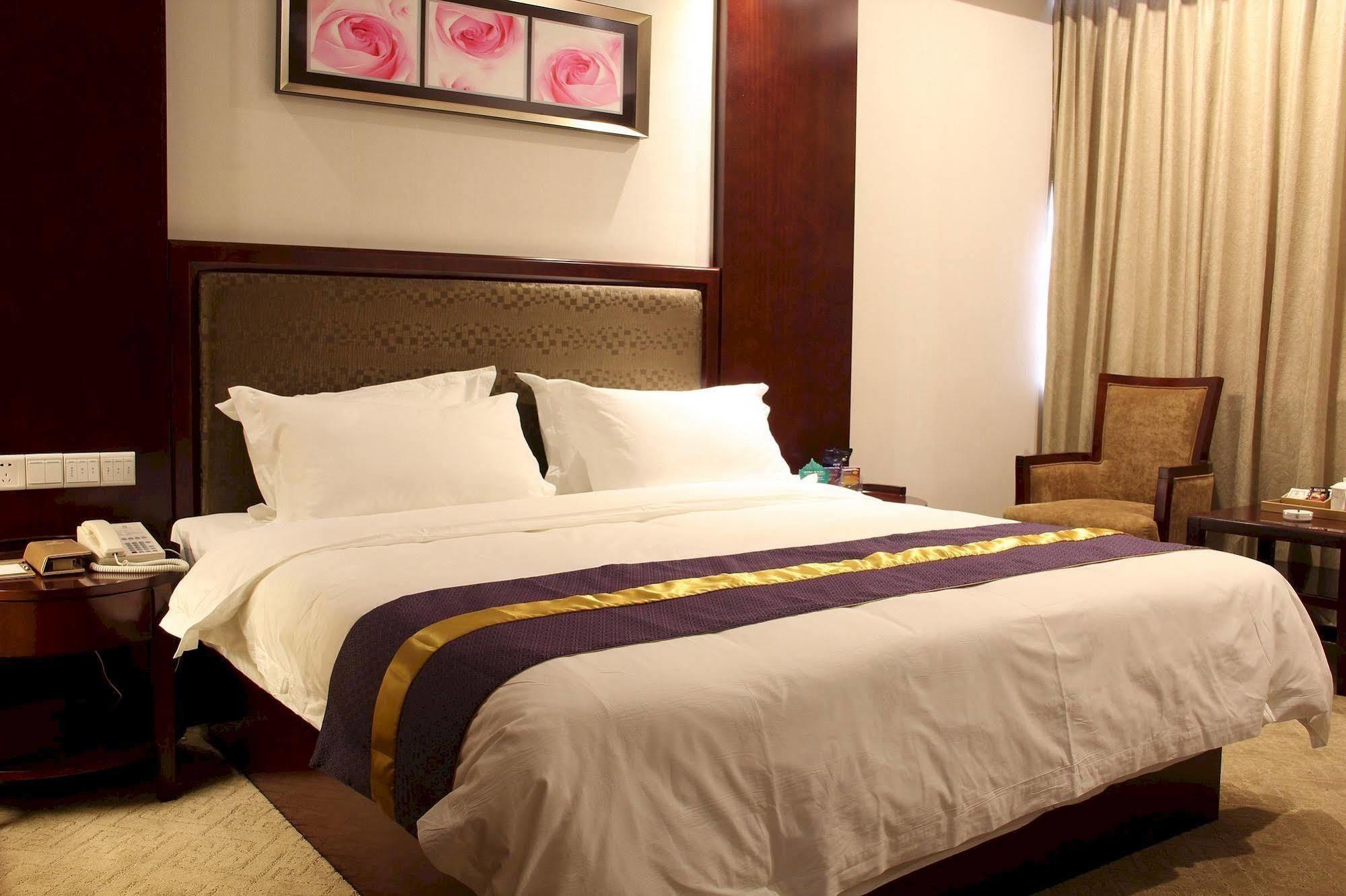 Zhuhai Platinum Holiday Hotel Exterior photo