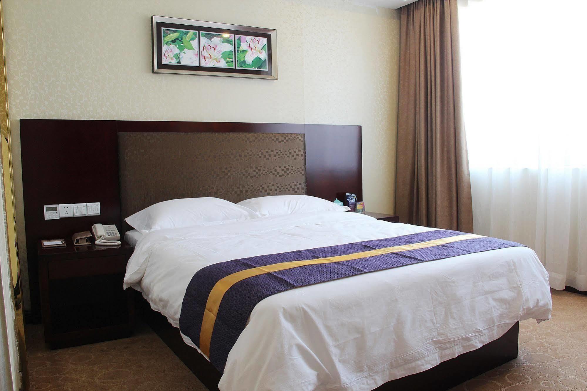 Zhuhai Platinum Holiday Hotel Exterior photo